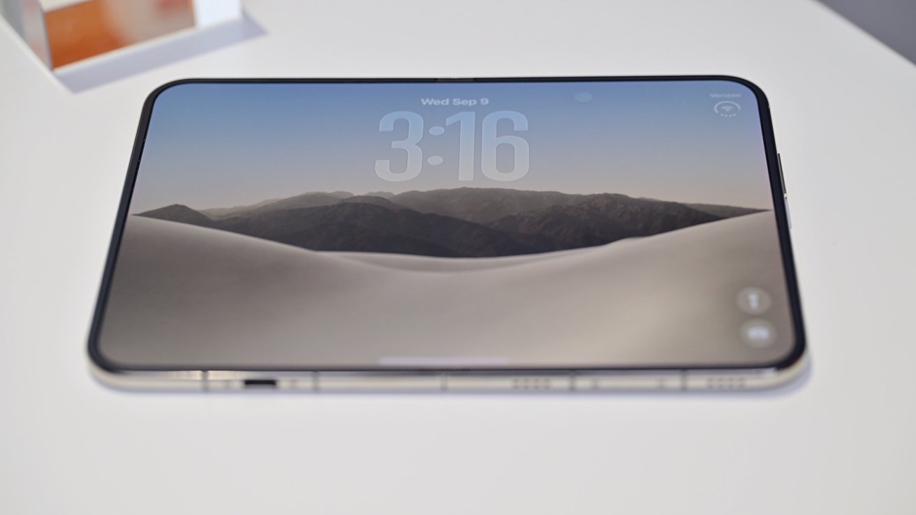 🍏 iPhone Duo 折叠屏盖层可单独更换以减轻折痕